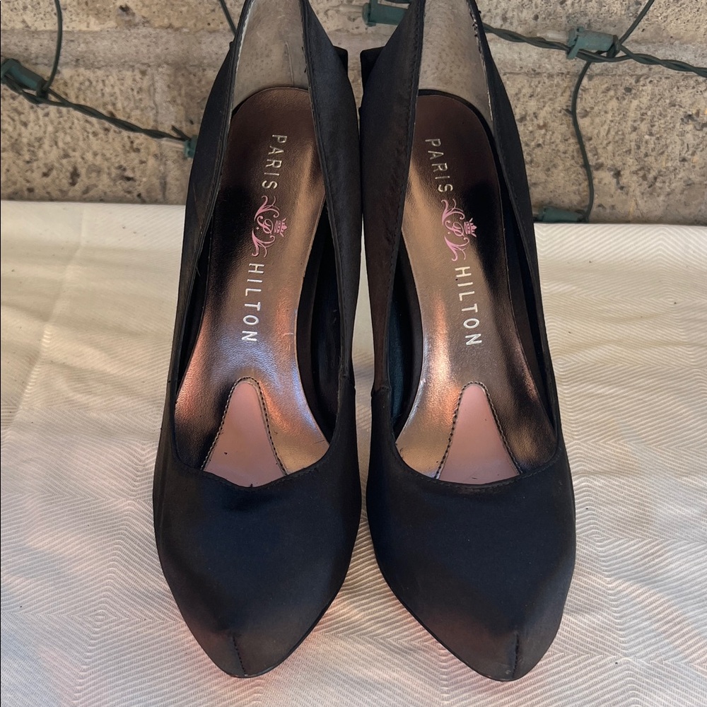 Paris Hilton Black and Red Heels - Picture 3 of 9